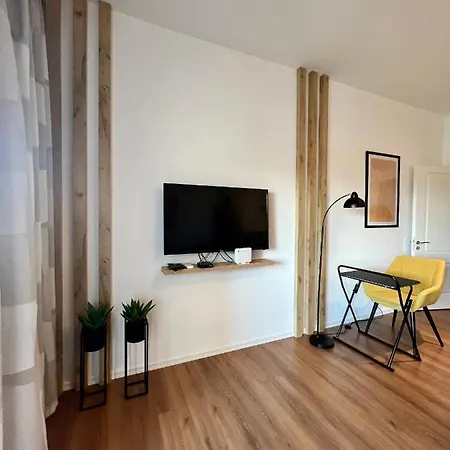 Apartment Yellow *