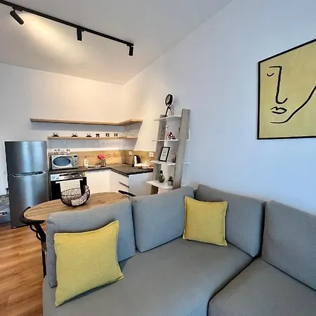 Apartment Yellow *