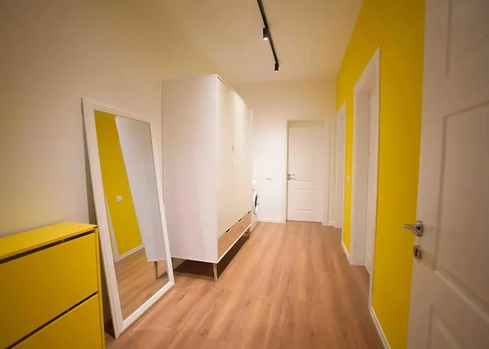 Yellow Apartament *